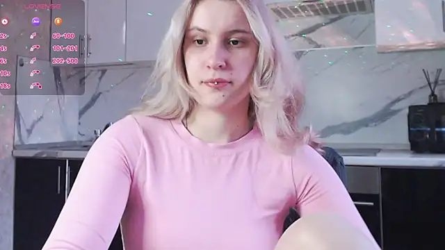 Snapshot of Sweet_white_chocolate chatting on 03-20-25, 05:46 Sweet white chocolate online show from 03-20-25, 05:46