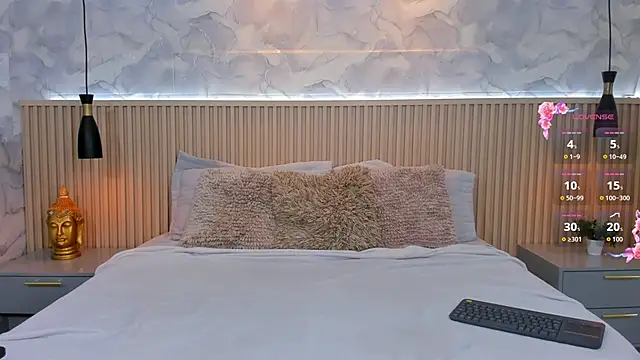 AinaraJimenez online show from 10-27-25, 08:24