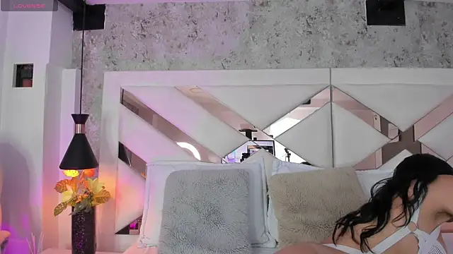 Snapshot of yessica_monteiro chatting on 01-16-25, 12:53 yessica monteiro online show from 01-16-25, 12:53