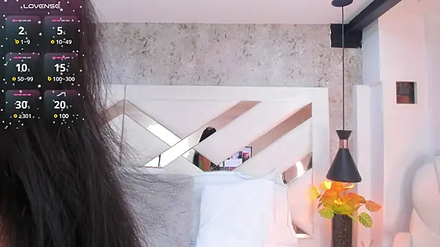 Snapshot of yessica_monteiro chatting on 02-15-25, 12:54 yessica monteiro online show from 02-15-25, 12:54