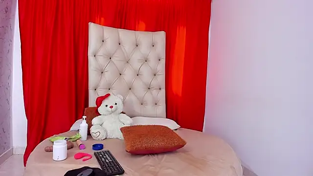 Mariana 16  online show from 11-26-25, 08:43