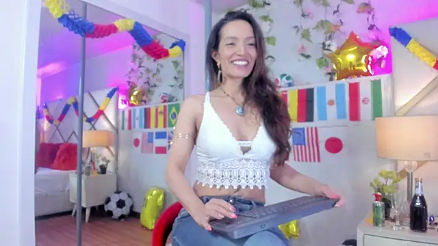Snapshot of AmyRox_ chatting on 06-15-26, 12:07 AmyRox online show from 06-15-26, 12:07