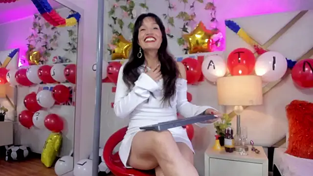 Snapshot of AmyRox_ chatting on 07-17-26, 12:23 AmyRox online show from 07-17-26, 12:23