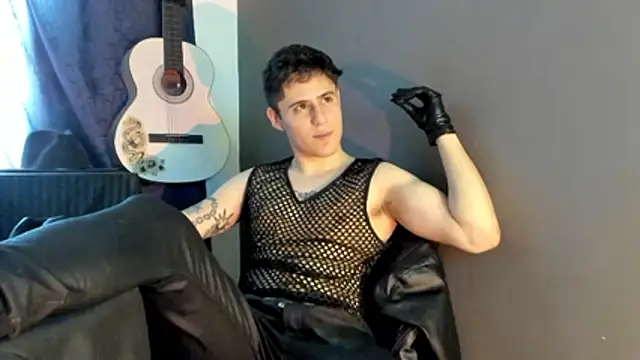 Snapshot of Antonello_Vannucci chatting on 11-19-25, 04:18 Antonello Vannucci online show from 11-19-25, 04:18