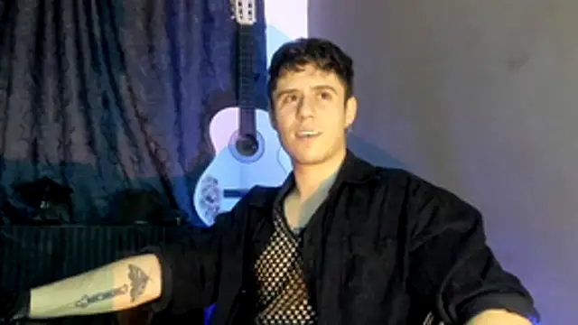 Snapshot of Antonello_Vannucci chatting on 11-25-25, 07:52 Antonello Vannucci online show from 11-25-25, 07:52