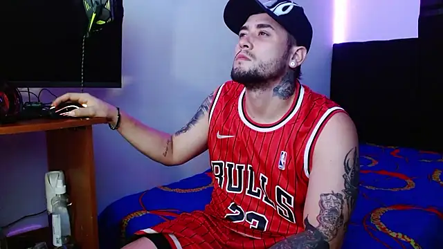 Snapshot of miia-liiam chatting on 01-18-26, 05:44 miia-liiam online show from 01-18-26, 05:44