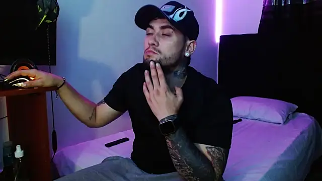 Snapshot of miia-liiam chatting on 02-02-26, 06:45 miia-liiam online show from 02-02-26, 06:45