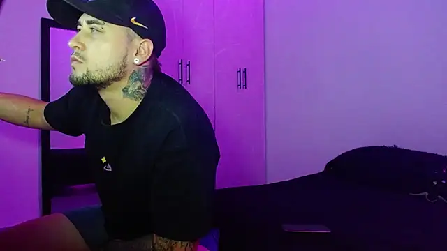 Snapshot of miia-liiam chatting on 03-10-26, 06:18 miia-liiam online show from 03-10-26, 06:18