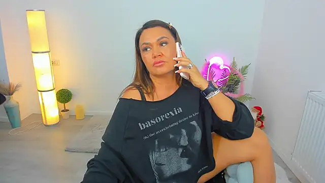 Snapshot of Aileen_Stone chatting on 11-30-25, 05:06 Aileen Stone online show from 11-30-25, 05:06