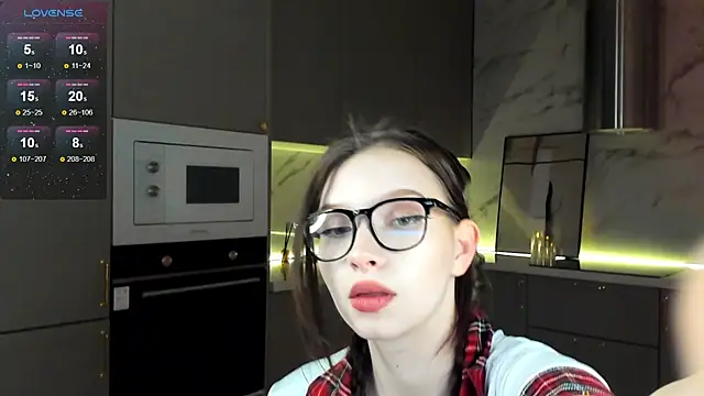 Snapshot of mari_nettt chatting on 01-09-25, 03:34 mari nettt online show from 01-09-25, 03:34