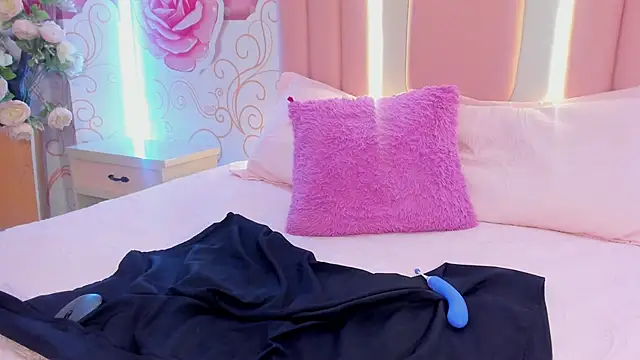 Snapshot of Lily_Martinez chatting on 02-06-25, 02:00 Lily Martinez online show from 02-06-25, 02:00