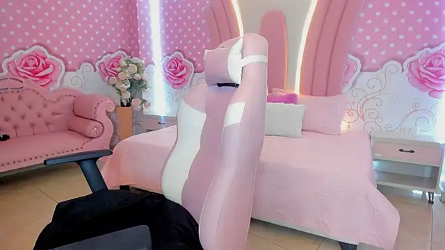 Snapshot of Lily_Martinez chatting on 02-08-25, 10:07 Lily Martinez online show from 02-08-25, 10:07