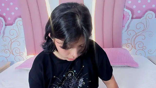 Snapshot of Lily_Martinez chatting on 03-22-25, 05:28 Lily Martinez online show from 03-22-25, 05:28