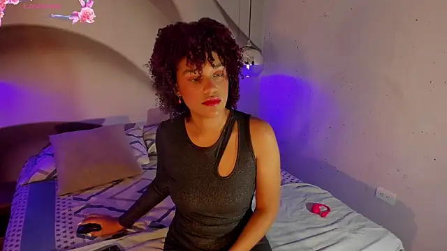 Snapshot of loladupont chatting on 01-21-25, 11:35 loladupont online show from 01-21-25, 11:35