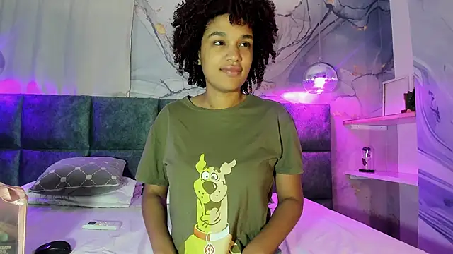 Snapshot of loladupont chatting on 03-06-25, 11:47 loladupont online show from 03-06-25, 11:47