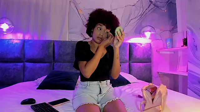 Snapshot of loladupont chatting on 03-22-25, 11:32 loladupont online show from 03-22-25, 11:32