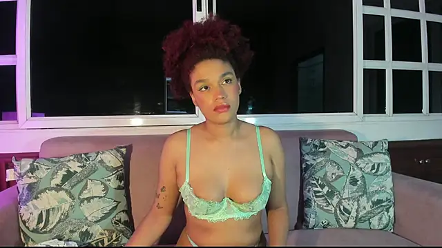 Snapshot of loladupont chatting on 09-22-25, 02:57 loladupont online show from 09-22-25, 02:57