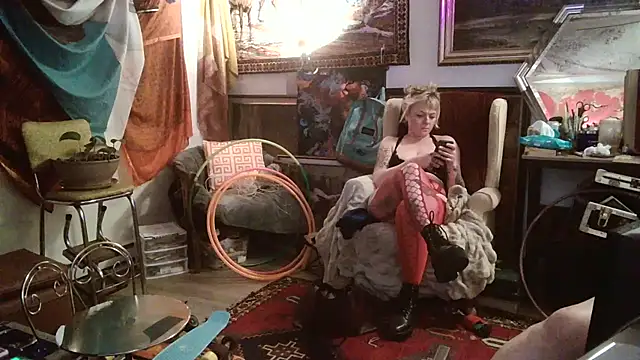 Snapshot of SilverandFox chatting on 02-25-25, 09:42 SilverandFox online show from 02-25-25, 09:42