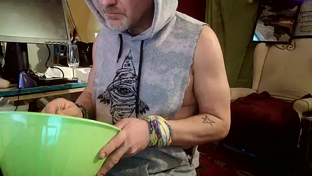 Snapshot of SilverandFox chatting on 03-11-25, 03:45 SilverandFox online show from 03-11-25, 03:45