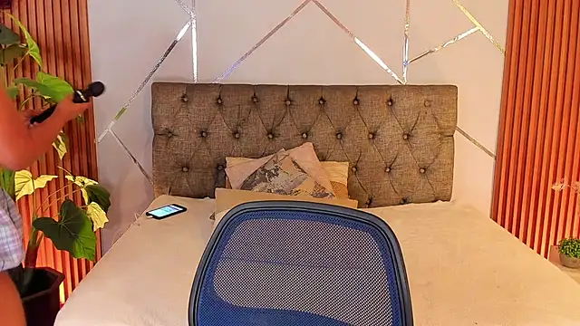 Snapshot of charlottee_white chatting on 01-08-26, 11:07 charlottee white online show from 01-08-26, 11:07