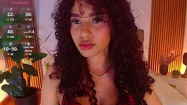 Snapshot of charlottee_white chatting on 05-04-26, 10:28 charlottee white online show from 05-04-26, 10:28