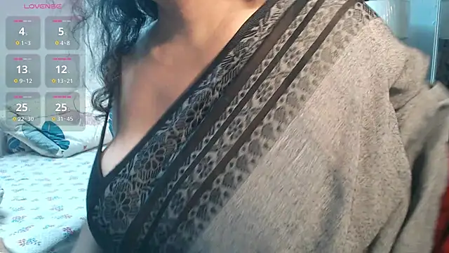 hot menka online show from 04-22-26, 09:11