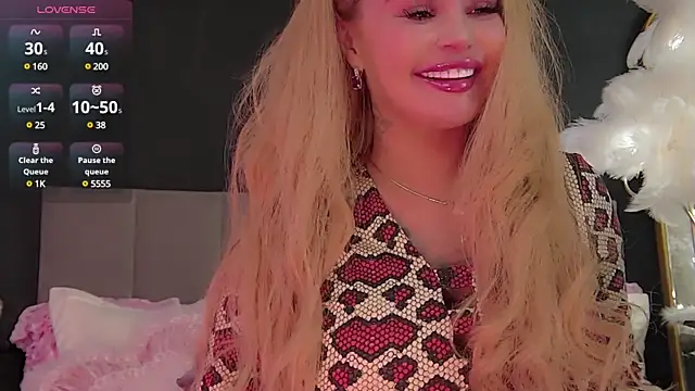 Snapshot of Marussia_luxury chatting on 03-11-25, 04:07 Marussia luxury online show from 03-11-25, 04:07