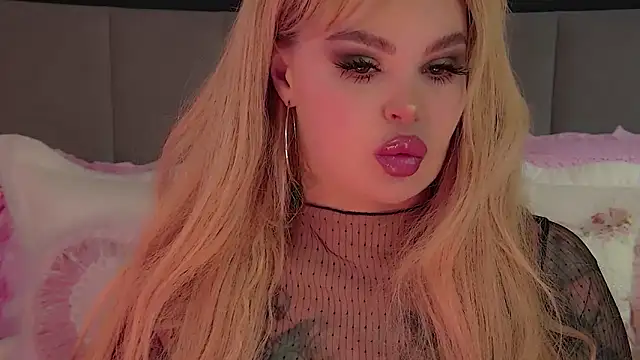 Snapshot of Marussia_luxury chatting on 03-20-25, 09:48 Marussia luxury online show from 03-20-25, 09:48