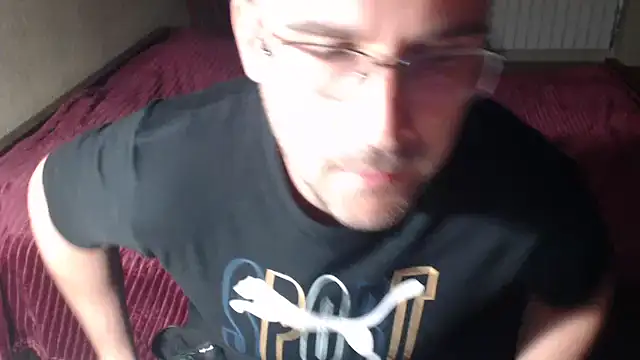 Snapshot of Sanderx chatting on 03-20-25, 08:19 Sanderx online show from 03-20-25, 08:19