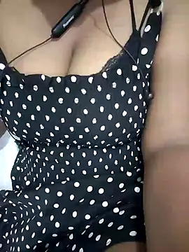 Snapshot of Tamilbigboobie chatting on 01-02-25, 06:12 Tamilbigboobie online show from 01-02-25, 06:12