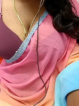 Snapshot of Tamilbigboobie chatting on 01-05-25, 06:45 Tamilbigboobie online show from 01-05-25, 06:45