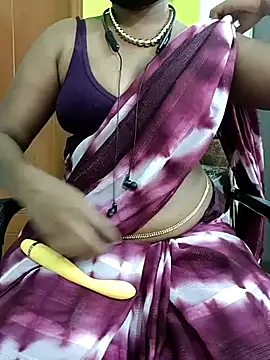 Snapshot of Tamilbigboobie chatting on 03-16-25, 04:45 Tamilbigboobie online show from 03-16-25, 04:45