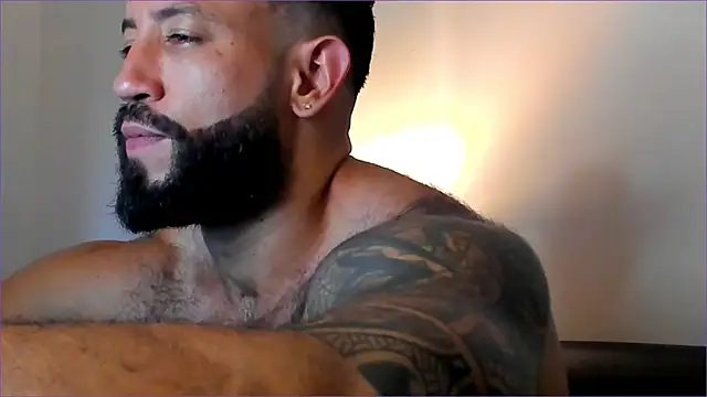 Snapshot of BradLeon_ chatting on 10-15-25, 01:00 BradLeon online show from 10-15-25, 01:00