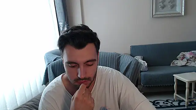 handsomeee04 online show from 09-28-25, 12:43