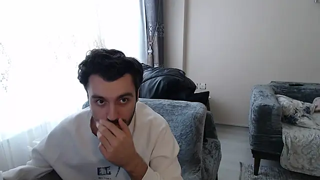 handsomeee04 online show from 04-22-26, 12:28