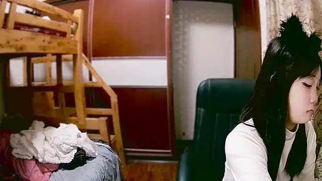 lulu-2002 online show from 12-27-24, 01:18