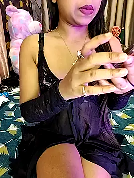 Little  Lia online show from 11-18-25, 10:41