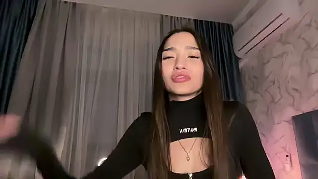 Snapshot of MilenaMilven chatting on 01-06-25, 12:05 MilenaMilven online show from 01-06-25, 12:05