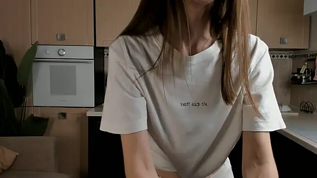 LinnGaillard online show from 12-27-24, 01:39