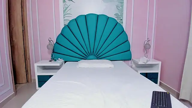 Daphne Fox  online show from 01-05-25, 02:30