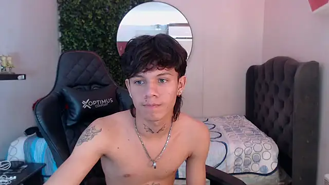 Snapshot of andy_dan18 chatting on 03-19-25, 01:51 andy dan18 online show from 03-19-25, 01:51
