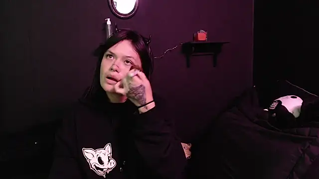 Snapshot of rousstattoo chatting on 12-19-25, 03:24 rousstattoo online show from 12-19-25, 03:24