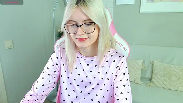 NellieLoyns online show from 11-16-25, 05:18