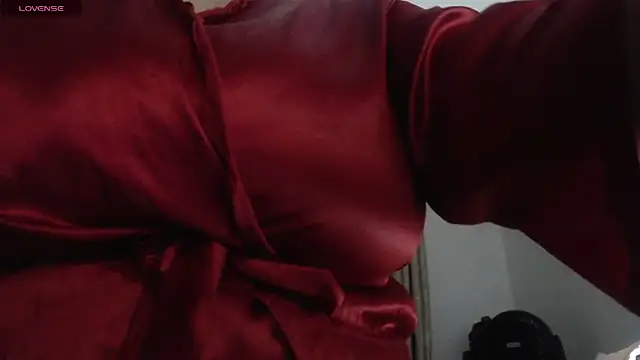 Snapshot of MommyHelpsmee chatting on 10-29-25, 07:32 MommyHelpsmee online show from 10-29-25, 07:32