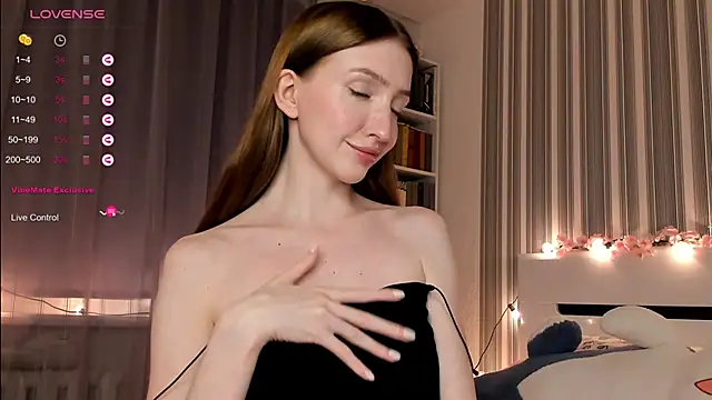 Snapshot of Awwwrora chatting on 01-03-25, 01:47 Awwwrora online show from 01-03-25, 01:47