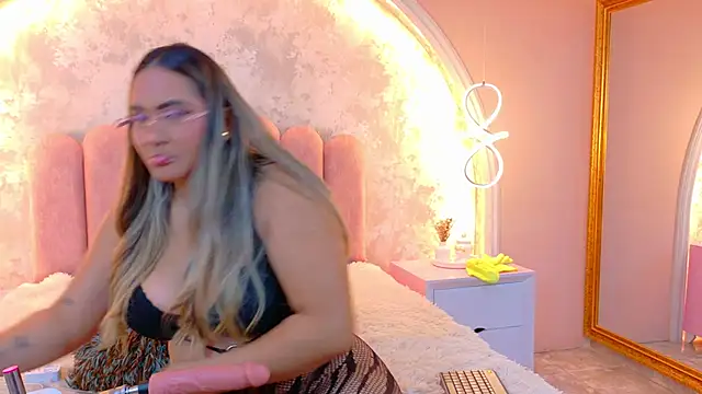 MiaLaurents online show from 02-22-26, 03:40