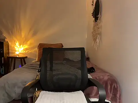 leahsparkles online show from 09-30-25, 01:43