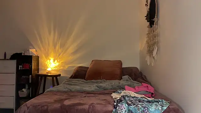 leahsparkles online show from 10-02-25, 05:25