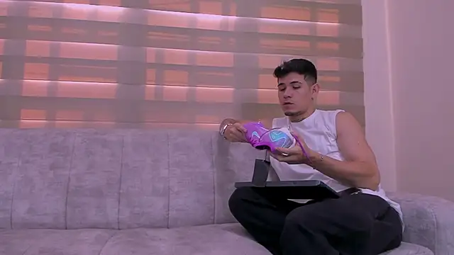 hell twink online show from 01-13-25, 08:15