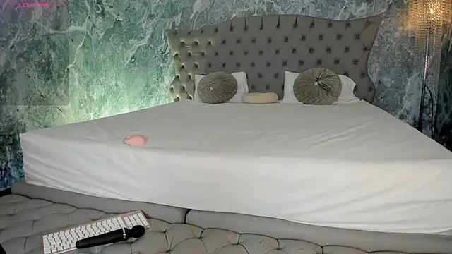 LucyLovelyy online show from 09-20-25, 07:04